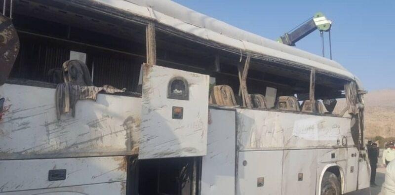 خبرنگاران واژگونی اتوبوس در فارس 25 مصدوم بر جای گذاشت