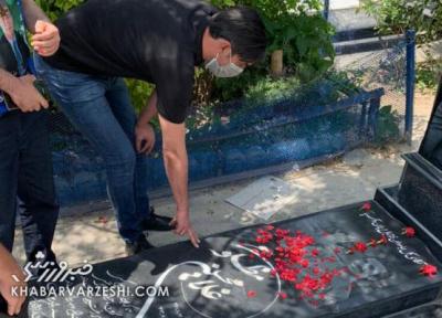 تصاویری از سالروز درگذشت ناصر حجازی؛ طرفداران به بهشت زهرا رفتند، تزئین مزار اسطوره استقلال با گل های قرمز