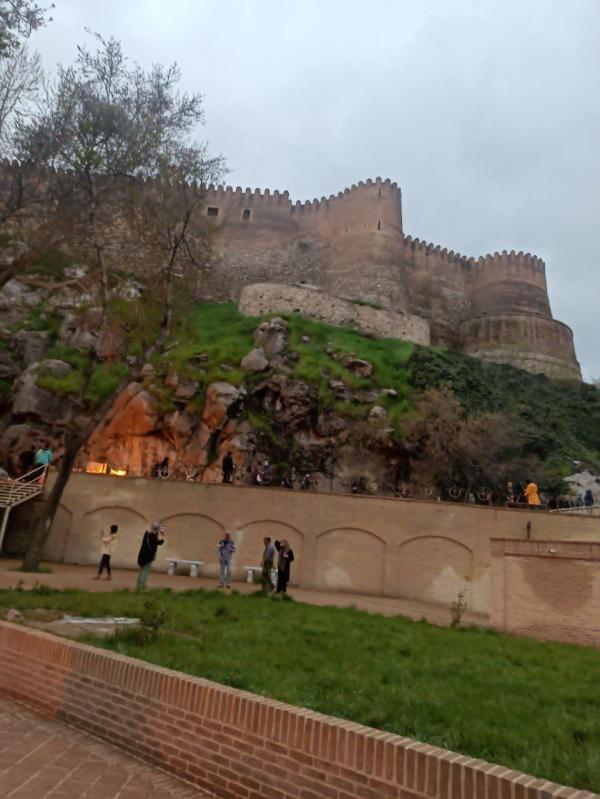 نمایی زیبا از قلعه فلک الافلاک خرم آباد، عکس