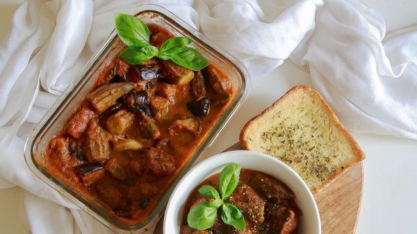 طرز تهیه خورشت بادمجان با بامیه به روش اصلی